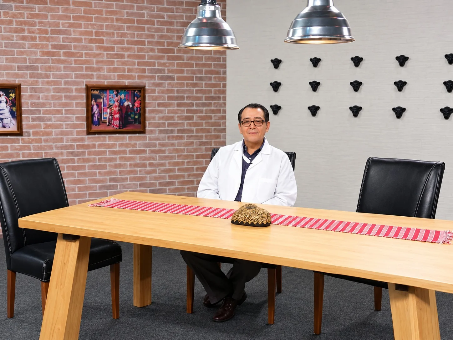 Dr. José Luis Aquino Hernández en consulta